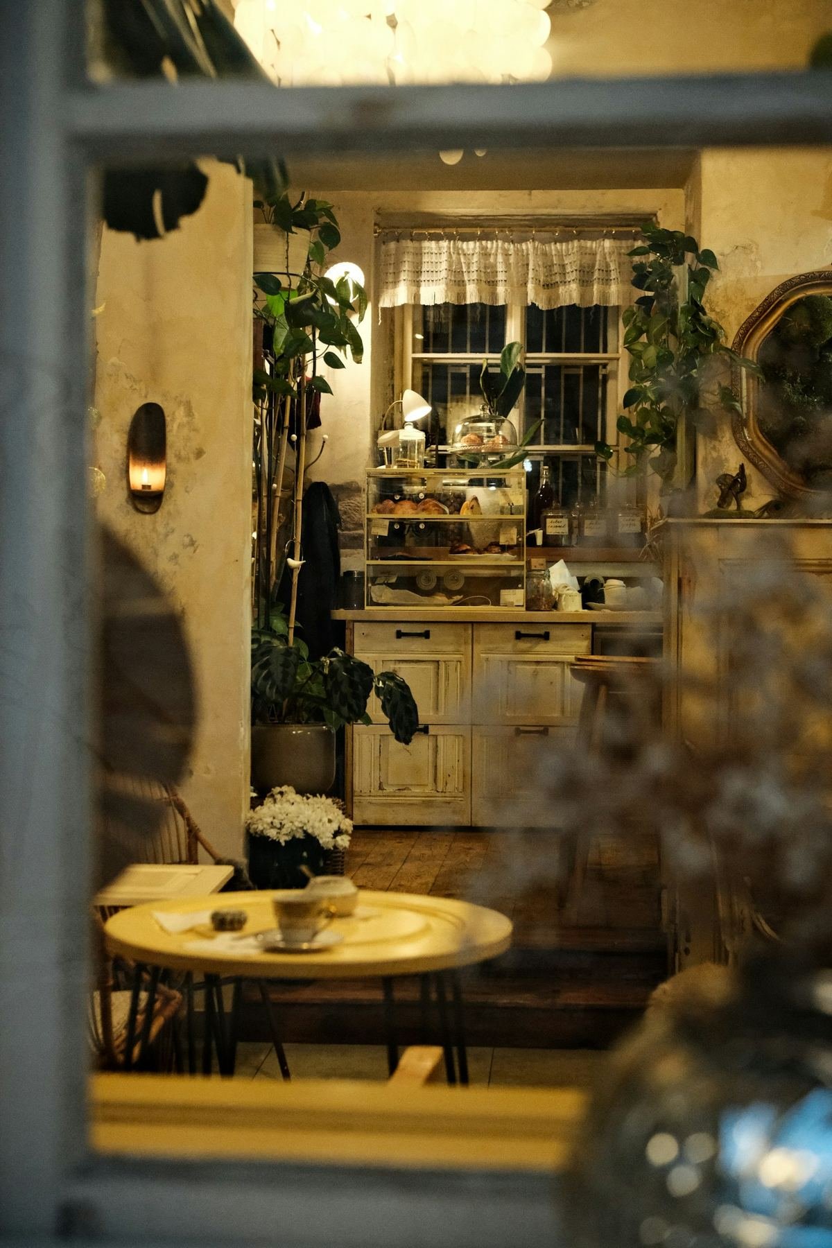 EMBER HOUSE atmosphere 1